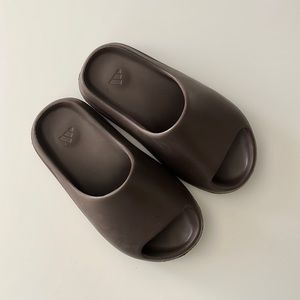Dupe Yeezy Slides